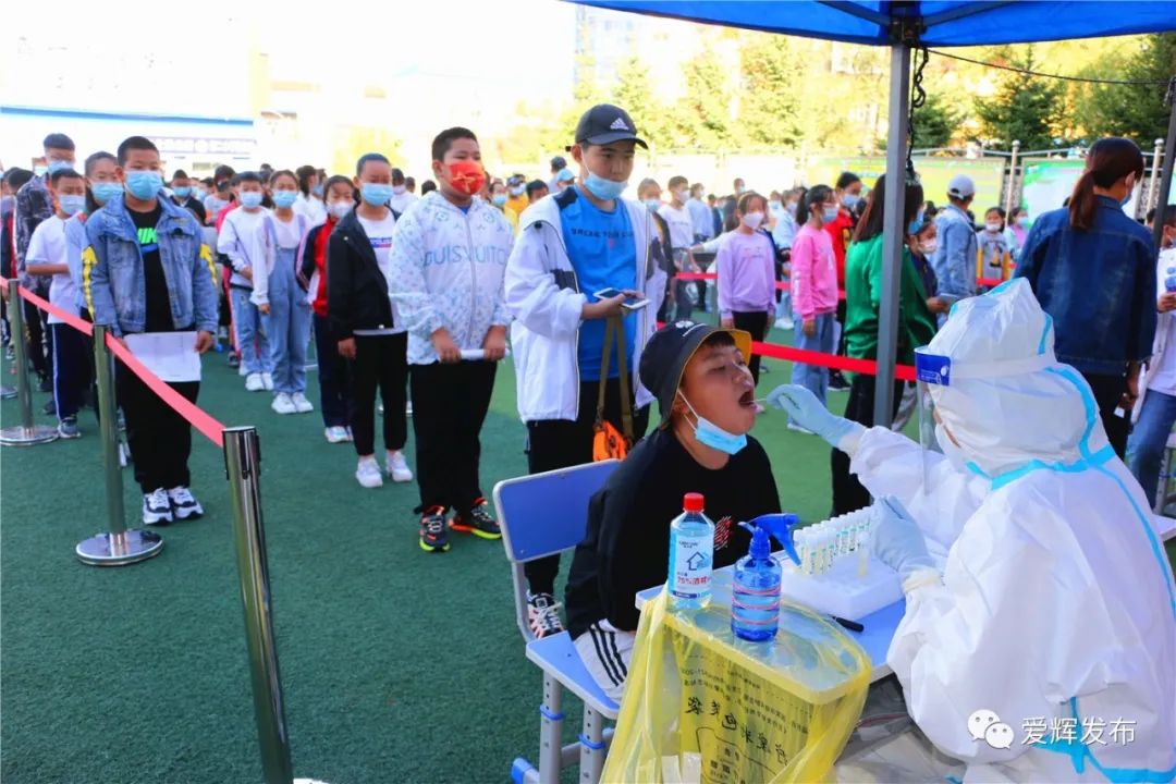 黑河75开学我们准备好啦直击中小学校集中核酸检测现场