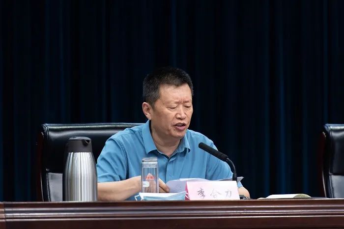 高荣国同志组织召开全市道路交通安全两路两车专项整治行动视频推进会