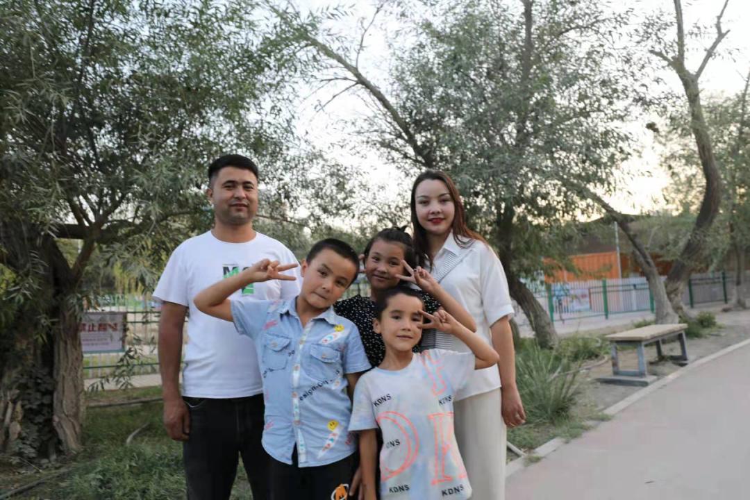 米日古丽 61 阿不都克热木一家5口人的幸福生活米日古丽 61