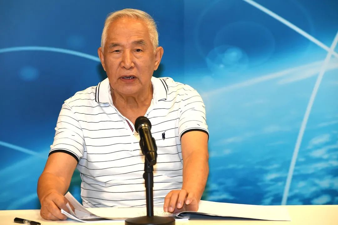 图为:中国工程院院士,清华大学教授金涌左:梅兰集团党委书记陈伟中