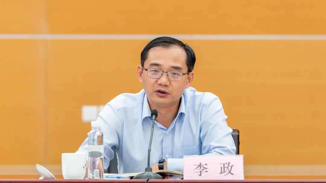 区疫情防控工作领导小组今天开会要求构筑疫情防控更坚强防线守护市民