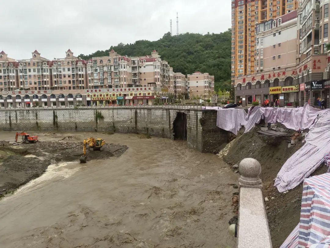 多处出现洪灾,塌方,滑坡等险情和局部灾情,其中,珍珠河局部出现较大