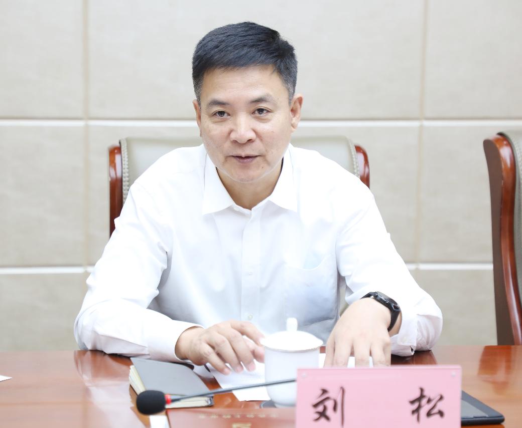 吉林省公主岭市委书记李洪亮与吉林省投资集团有限公司总经理刘松座谈