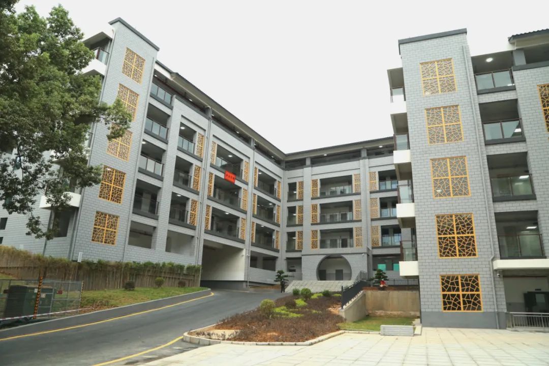 刚刚广东北江中学新校区启用