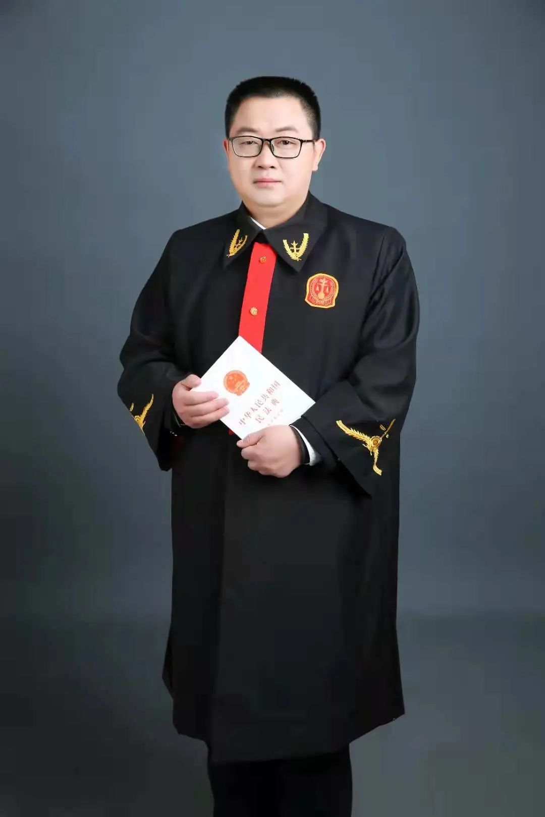 用数据作笔为法官画像