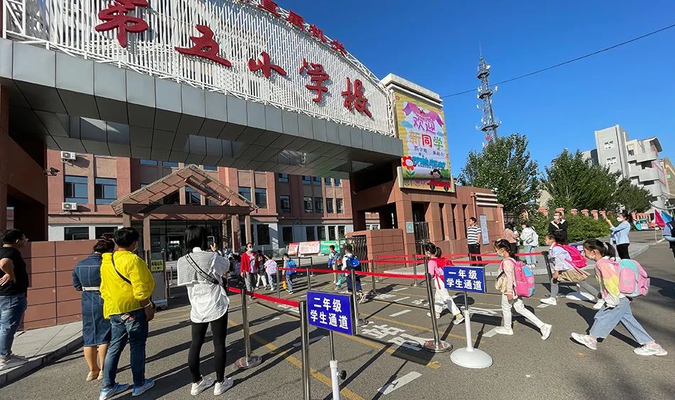 多图直击,"神兽"归笼第一天!最佳氛围组,还得是咱大庆人的朋友圈