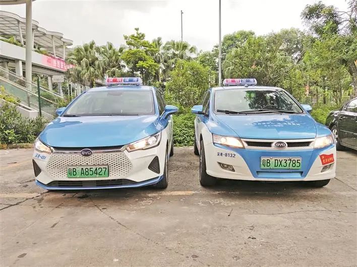 近日,不少市民留意到一批新型纯电动出租车陆续在深圳街头亮相,成为了