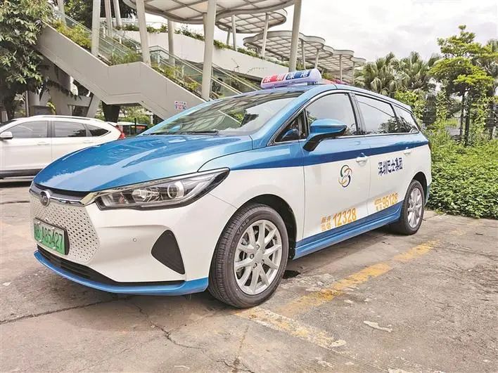 新型出租车亮相深圳街头