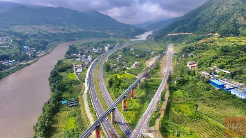 完成改造成昆铁路复线冕宁站区间开通投用