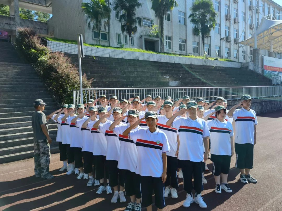 脚踏热土意气风发少年时白日青春恰正好寿昌中学他们训练有素,铁骨