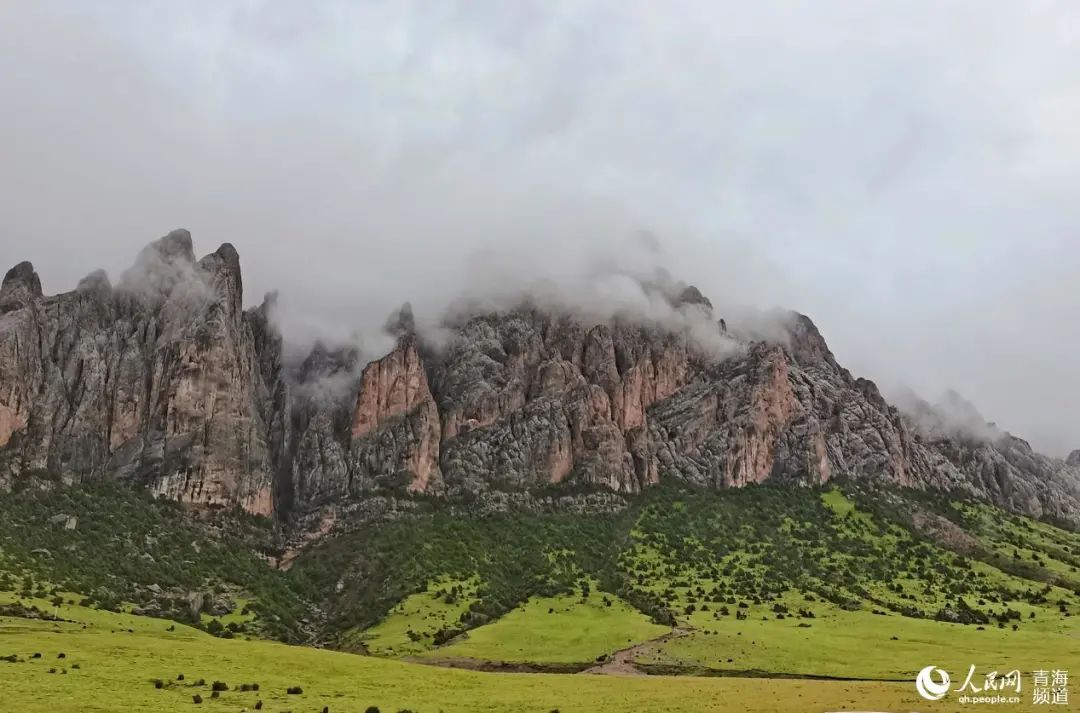 玉树州囊谦县境内.人民网 甘海琼摄