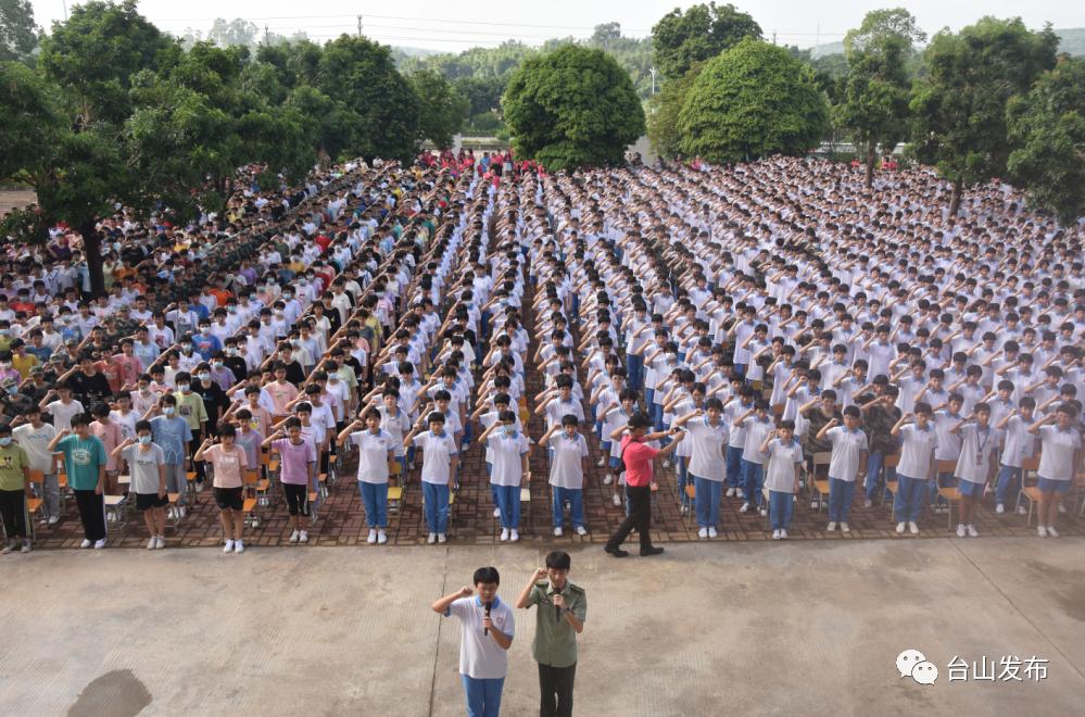 首先整理好个人内务新宁中学