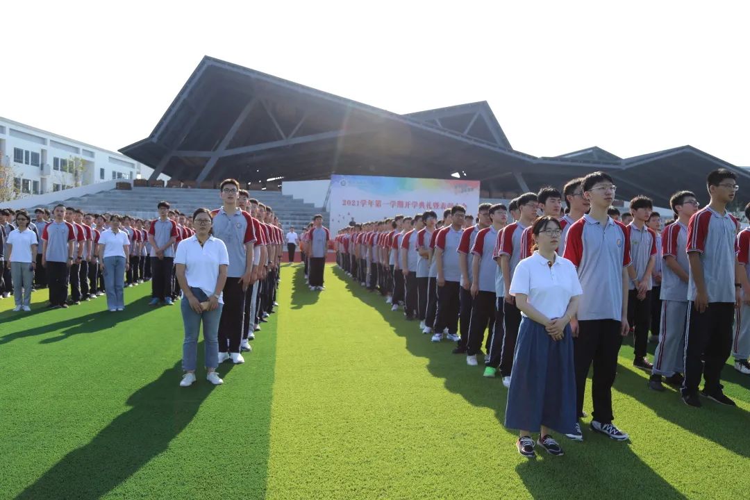 滨湖高中金秋开学季,湖州中学1800多位同学如期报到,在充满灵气的校园