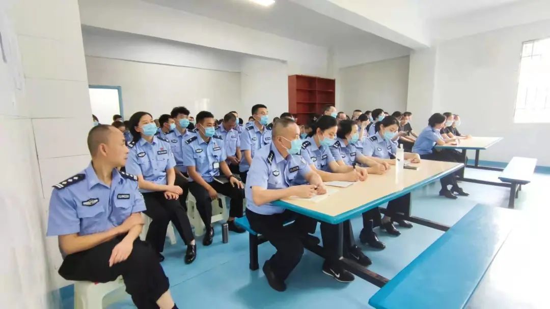 女生報(bào)考江蘇警官學(xué)院_報(bào)考警官江蘇學(xué)院女生要求_報(bào)考警官江蘇學(xué)院女生要多少分