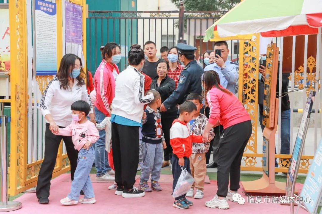 神兽归笼幼见美好直击临夏市幼儿园开学第一天