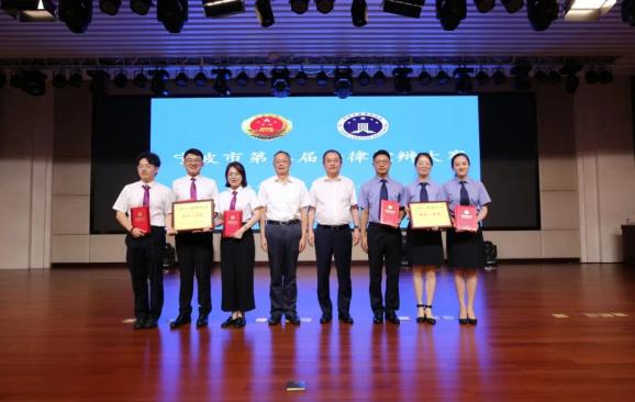 强,李逸明)检察三队(周非儿,尹 婕,孙静翊)团体二等奖律师五队(李婧彤