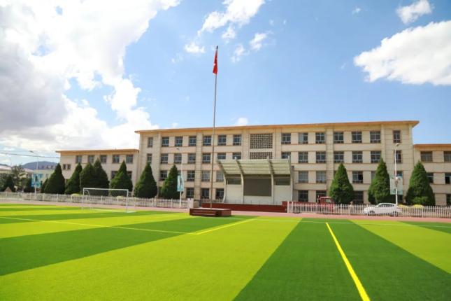 为保障移交学校平稳运行,金川区制定印发了《金川区接管市属义务教育