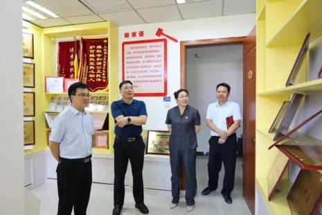 上犹新任县委常委政法委书记黄建华到县法院走访调研