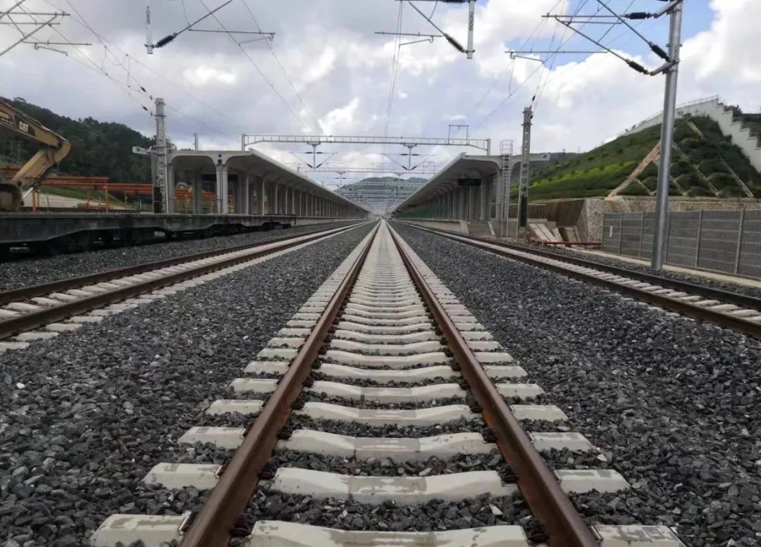 中老铁路亮了!普洱沿途的风景也"靓"了