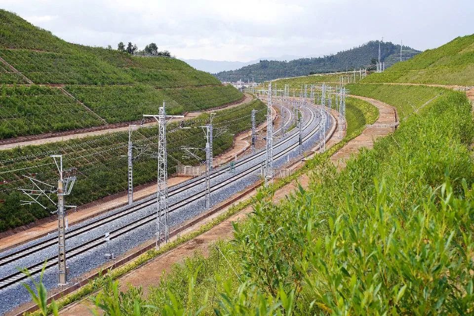 中老铁路亮了!普洱沿途的风景也"靓"了