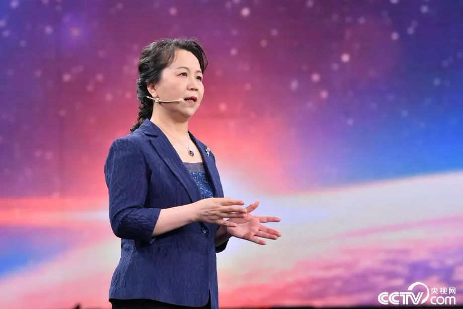 航天员"女教头"上《开讲啦》,讲述"飞天"背后的故事