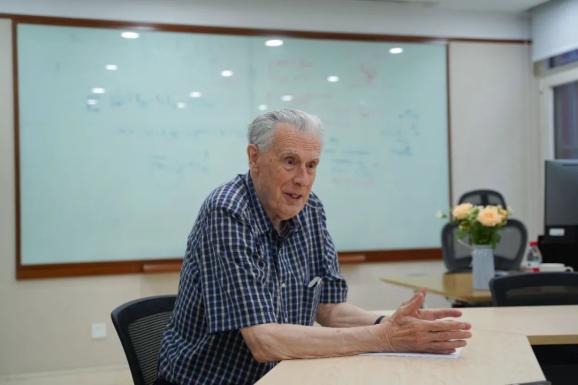 Hopcroft 还记得北大毕业典礼上的John吗?