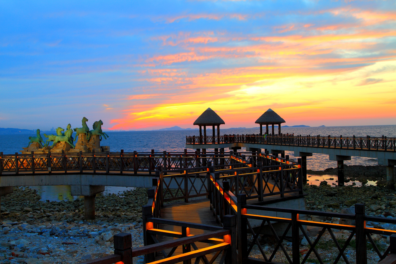 作为"最美百公里海岸"的重要节点,养马岛一直都是来烟台旅游不可错过