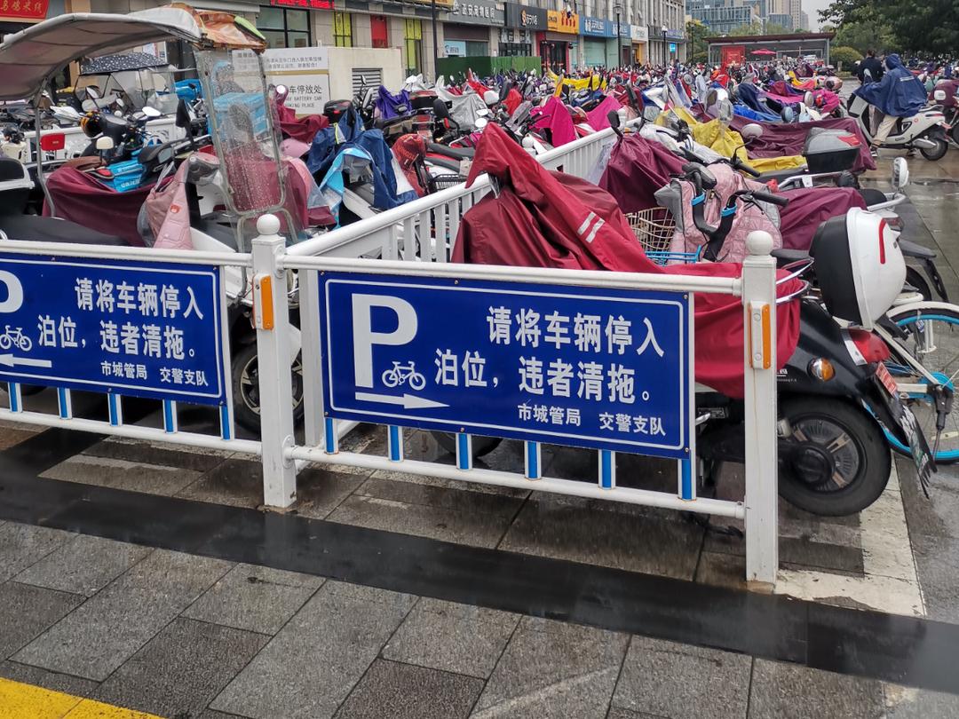 金鹰聚龙湖购物中心未见对视力残疾人和听力残疾人提供信息无障碍