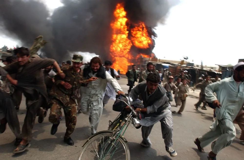 美国轰炸阿富汗图片
