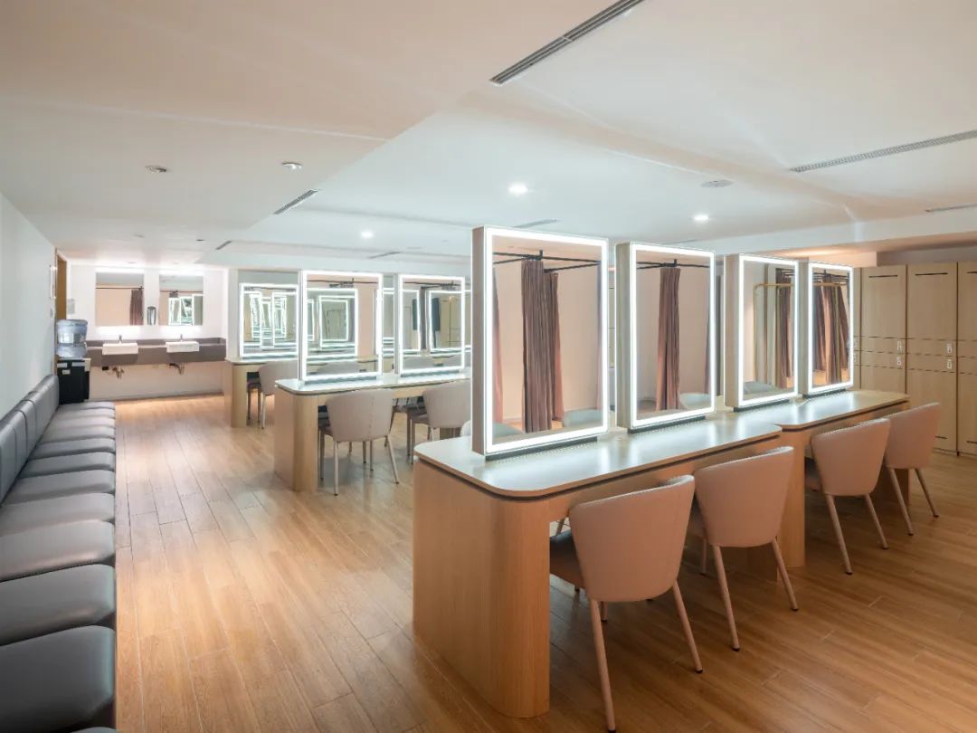 你想你想去演员化妆间打卡吗?