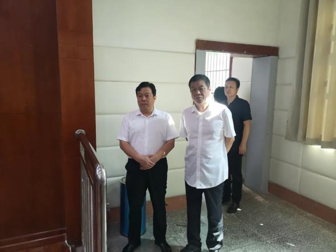 县委常委政法委书记常国庆到临颍县法院调研