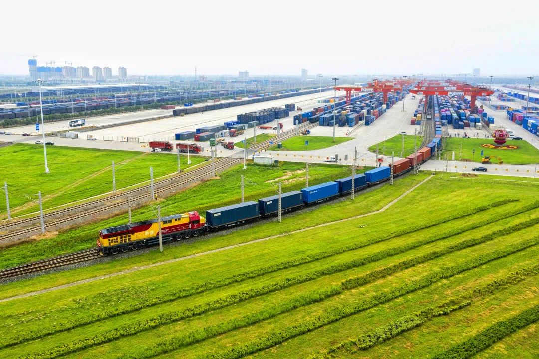 中欧班列今年开行超万列