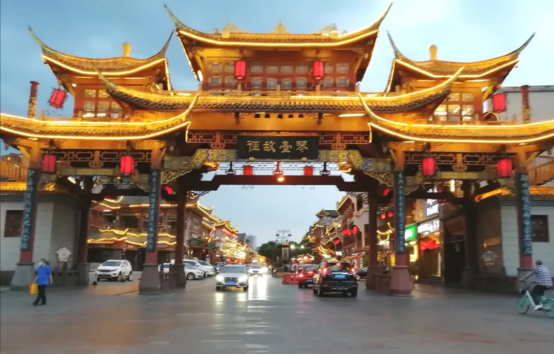 琴台路年轻而古老的一条街