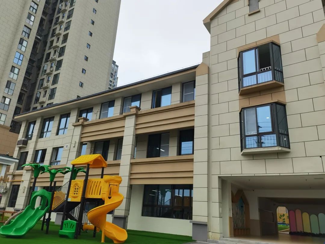 龙泉驿区红咏幼儿园龙泉街道妇幼保健院侧面红咏社区,建设规模为12个