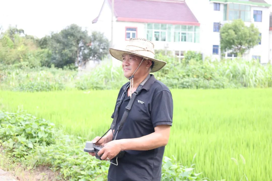 金山田间出现这款神器农民伯伯都说好