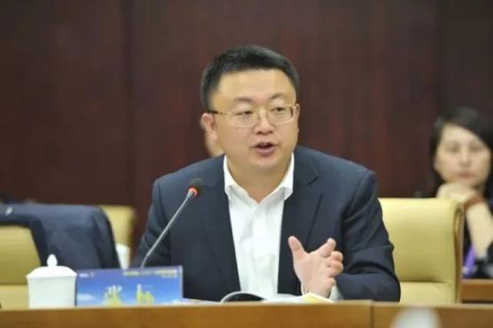 同一公司,7次,1486万元,这些数字记录了张标初到德令哈市任职15个月间