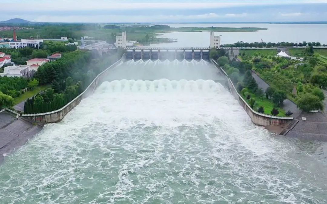 58座小水库超汛限溢洪7座大中型水库超汛限泄洪石梁河,小塔山,安峰山