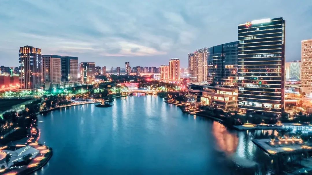 对外经贸大学丨华阳湖丨一座未来之湖上海科技影都的核心区所在通讯员