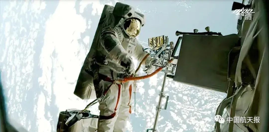 太空行走体验一种危险的浪漫