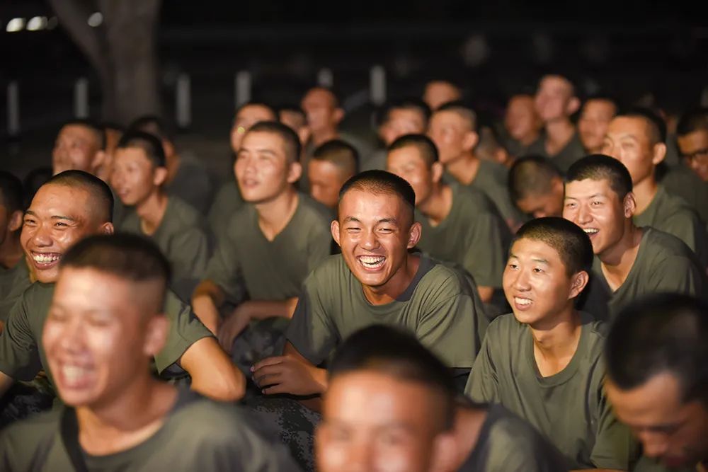 文化大篷车开进新兵营