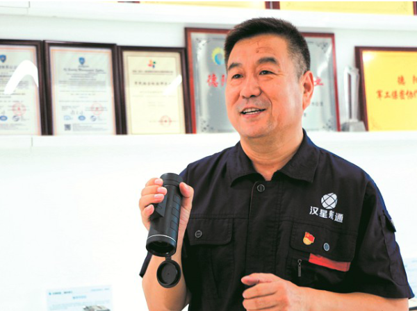 脱下军装自主择业——四川汉星航通科技有限公司总经理翟立新在2015年