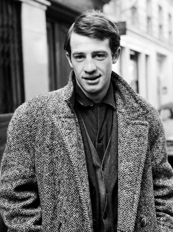 意义的"新浪潮"电影风格的代表男演员,导演让-吕克·戈达尔是他的伯乐