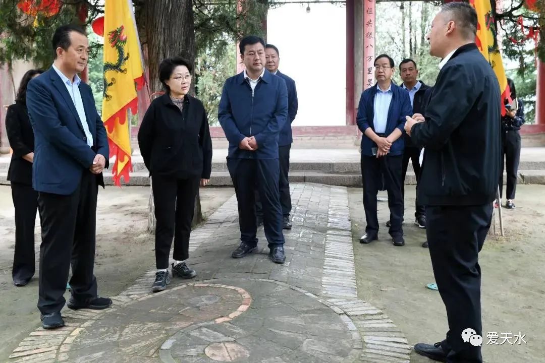 张永霞讲党课图片