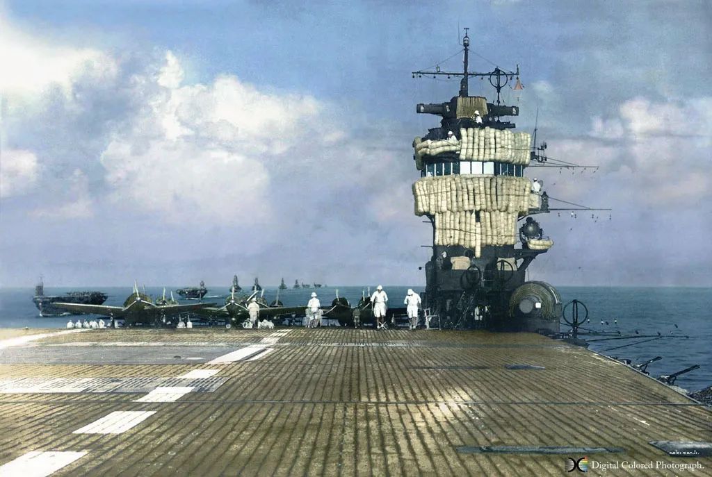 印度媒体中国航母甲板坑坑洼洼自家航母光可鉴人