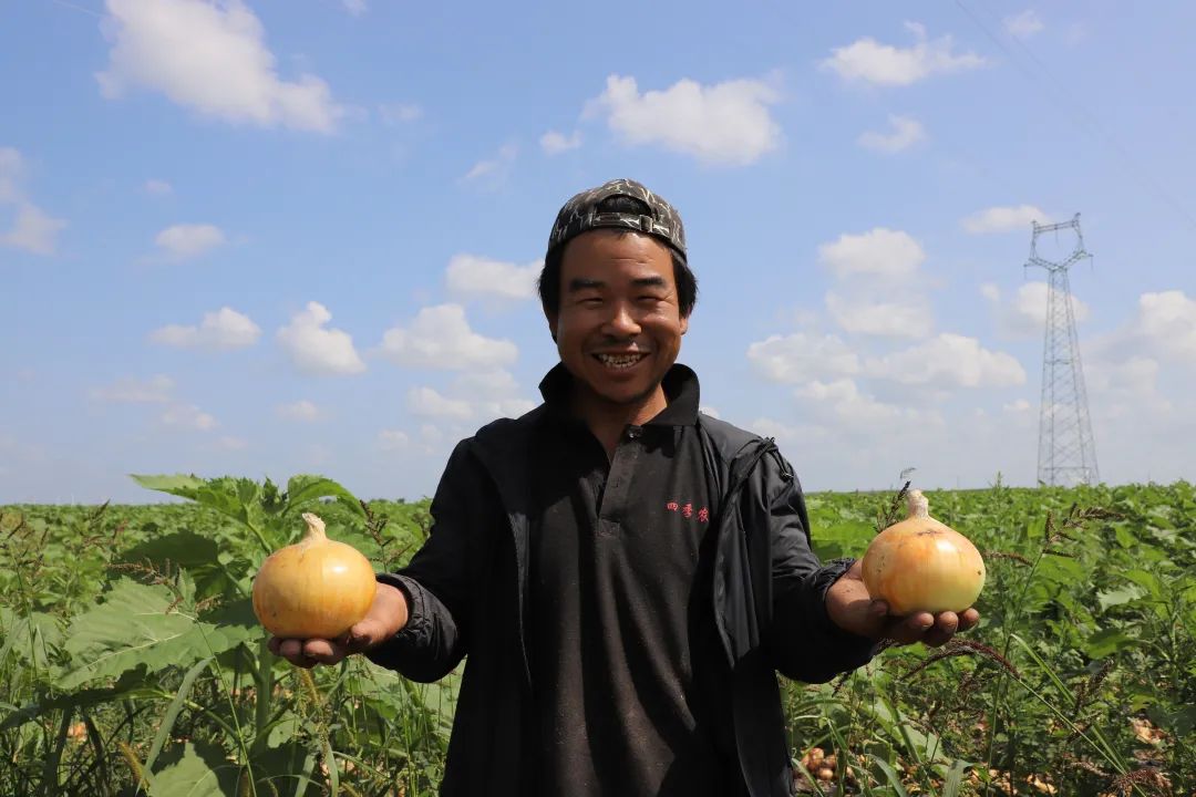 走进乡村看小康笑脸迎丰收