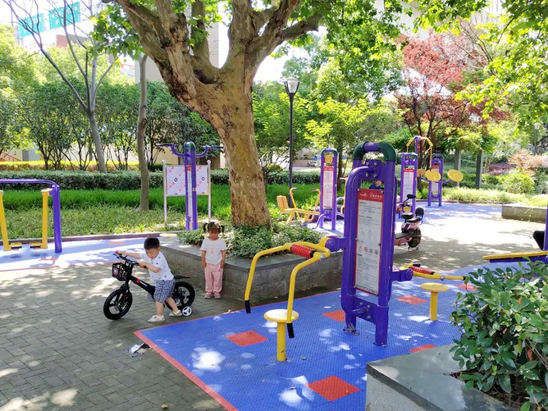 吴淞这个小区闲置绿地变身休闲健身乐园!