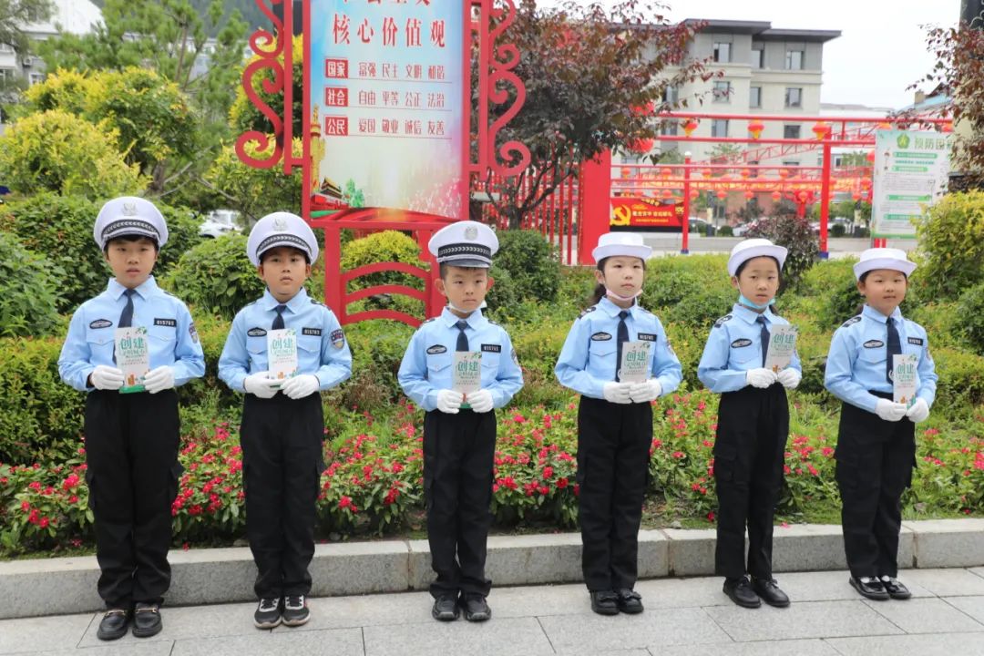 长白警事小小交警在体验记