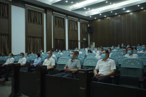 四川中烟工业有限责任公司党组成员副总经理崔建华带队到什邡法院参观