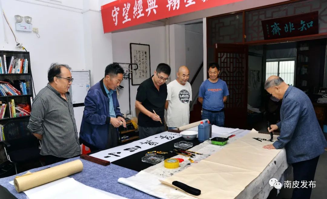文化南皮守望经典翰墨飘香南皮县举办书法家进企业书写南皮成语典故