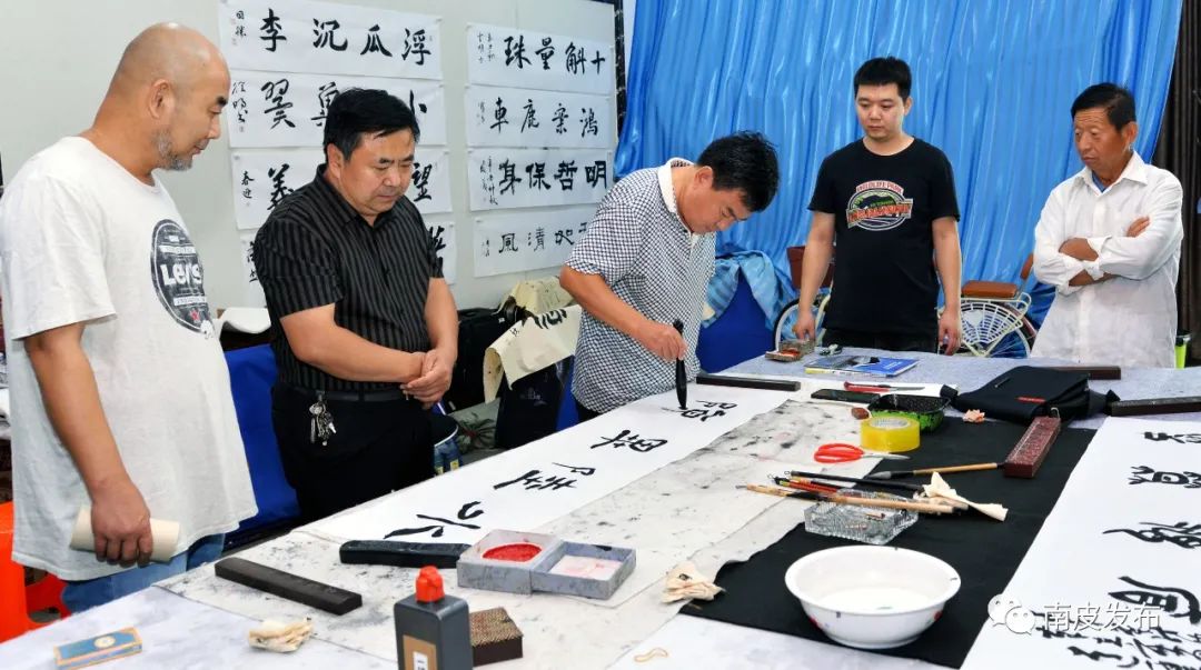 文化南皮守望经典翰墨飘香南皮县举办书法家进企业书写南皮成语典故
